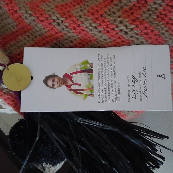 Among Equals Highlands Bilum Shoulder Bag - Picture 7 of 7